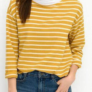 Old Navy Pull Over Sweater - Size Medium - Gold and White